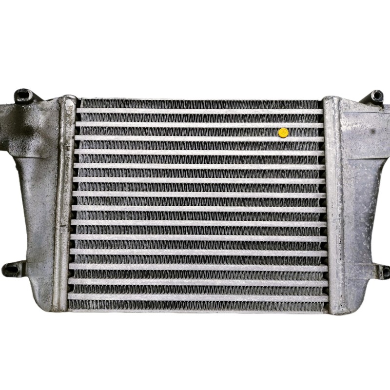 Recambio de intercooler para nissan atleon 120 referencia OEM IAM 2200470 240200322 