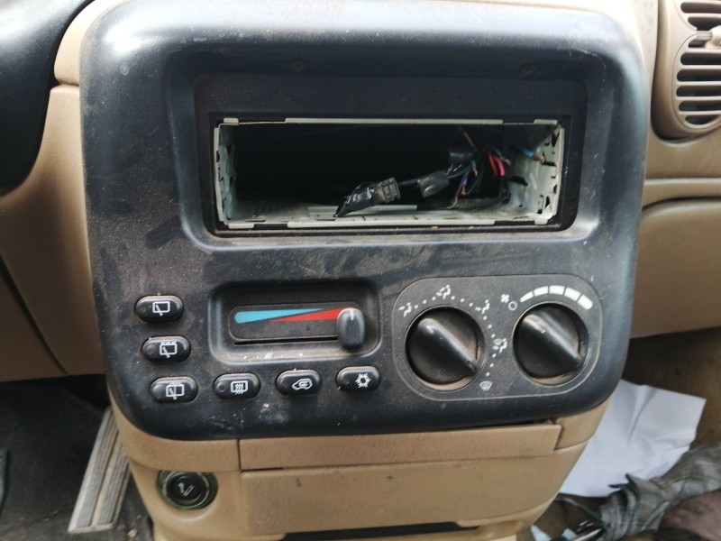 Recambio de mando calefaccion / aire acondicionado para chrysler voyager (gs) 2.5 td se referencia OEM IAM P4677335K  