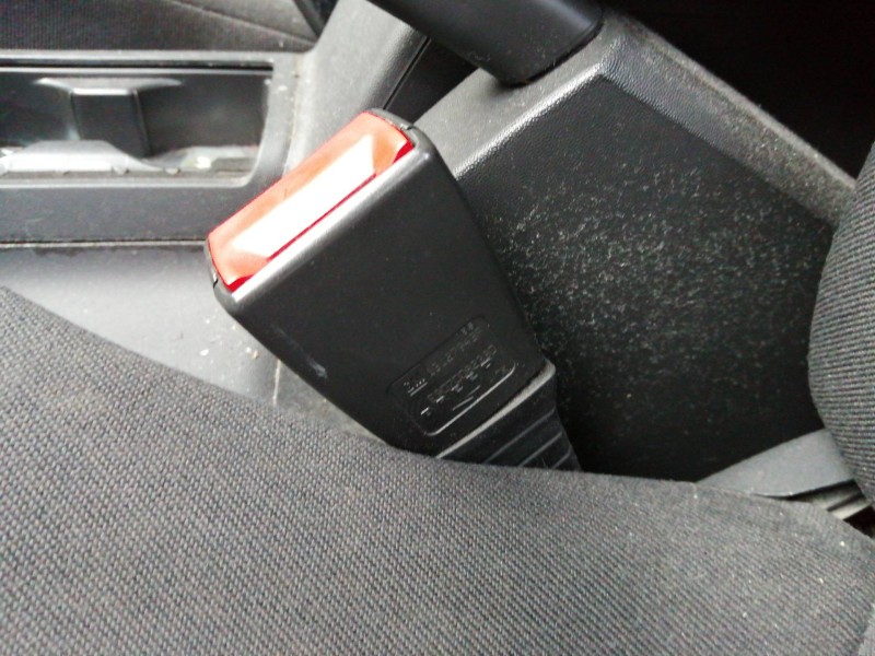 Recambio de enganche cinturon delantero izquierdo para opel vectra c caravan elegance referencia OEM IAM 13127943F  