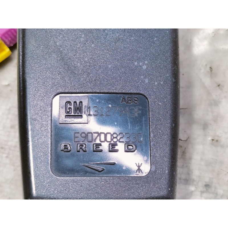 Recambio de enganche cinturon delantero izquierdo para opel vectra c caravan elegance referencia OEM IAM 13127943F  