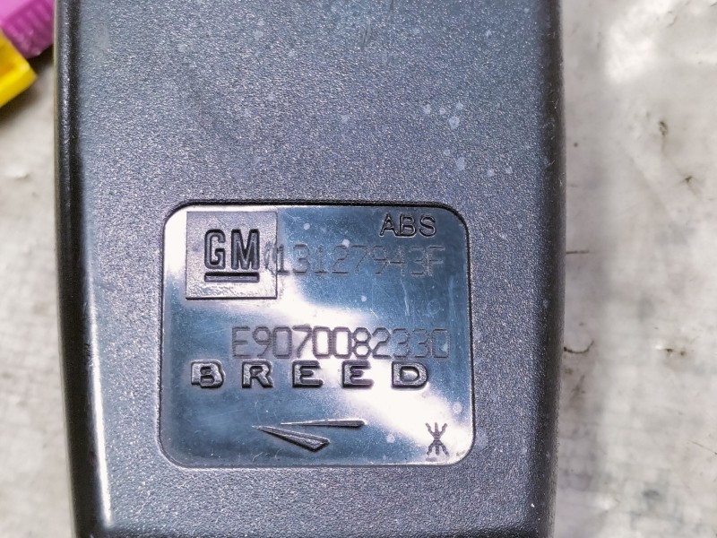 Recambio de enganche cinturon delantero izquierdo para opel vectra c caravan elegance referencia OEM IAM 13127943F  