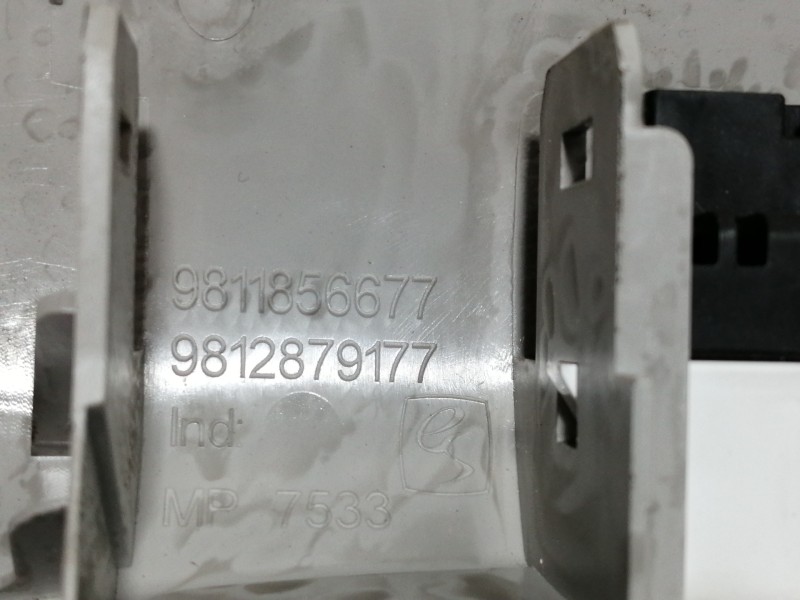 Recambio de luz interior para citroën c3 feel referencia OEM IAM 9811856677 9812879177 9825205380