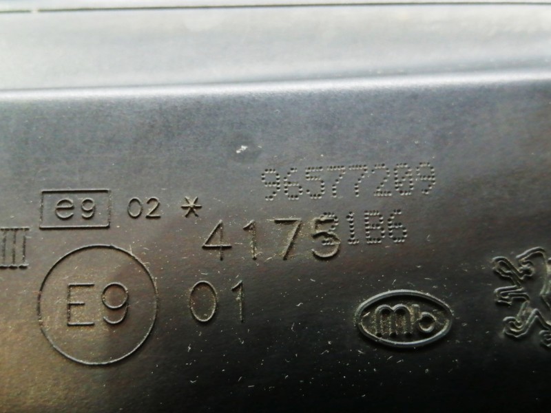 Recambio de retrovisor derecho para peugeot 307 berlina (s2) x-line referencia OEM IAM 96577209 E9014175 ELECTRICO