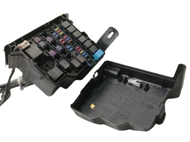 Recambio de caja reles / fusibles para mazda 2 lim. (de) 1.3 style (5-ptas.) referencia OEM IAM D6516676Y D65166760 K7005