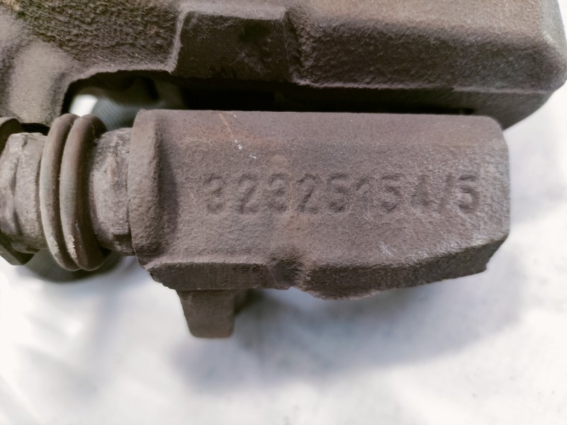Recambio de pinza freno delantera derecha para mitsubishi colt berlina 5 (z30a) 1.3 atlantis referencia OEM IAM 32325154  