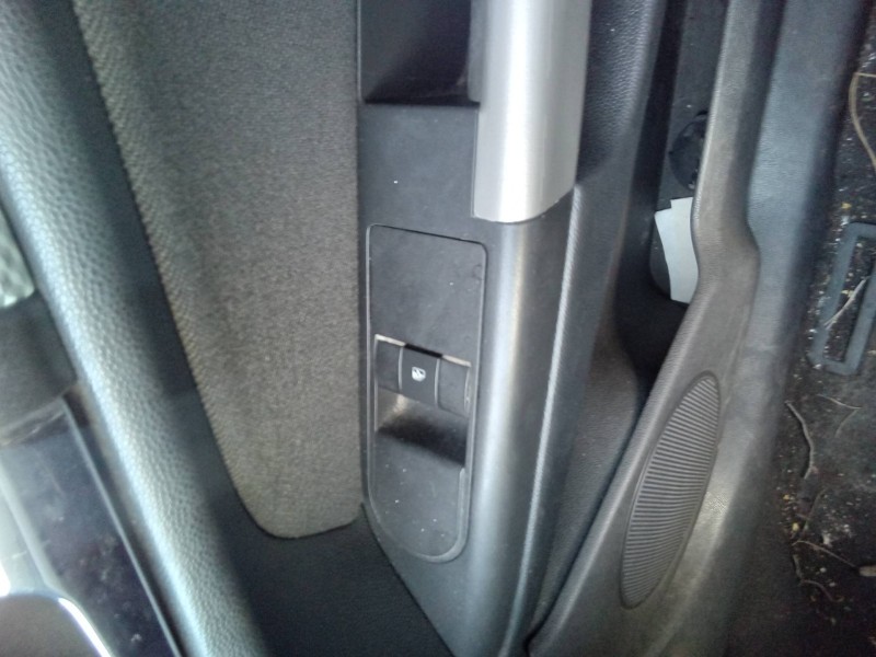 Recambio de mando elevalunas delantero derecho para opel astra gtc 1.9 cdti referencia OEM IAM 13197132 93162821 