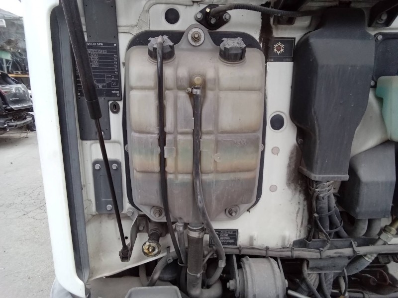 Recambio de deposito expansion para iveco camion 60e12 lm3c6012 referencia OEM IAM 98426669  