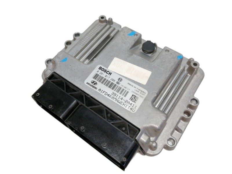 Recambio de centralita motor uce para hyundai i30 classic referencia OEM IAM 0281017208 1039S41592 / 13600197 BOSCH / 391142A411