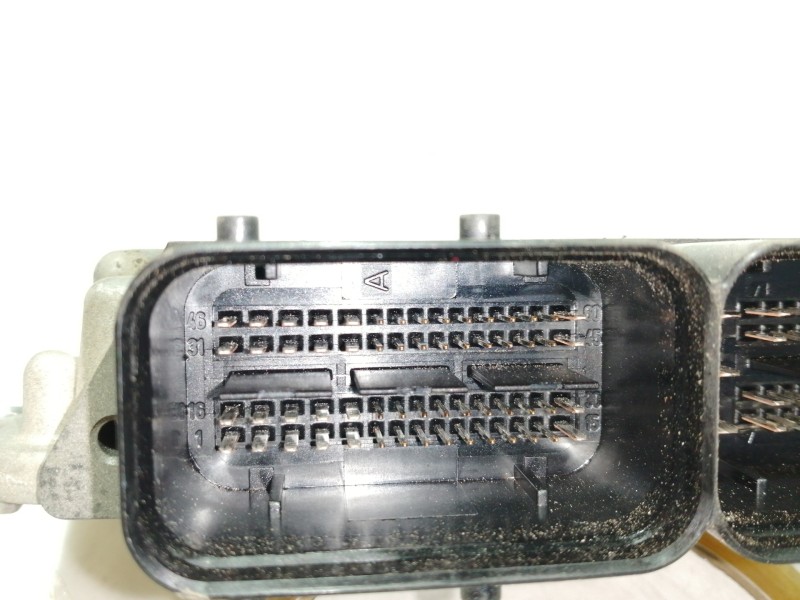 Recambio de centralita motor uce para hyundai i30 classic referencia OEM IAM 0281017208 1039S41592 / 13600197 BOSCH / 391142A411