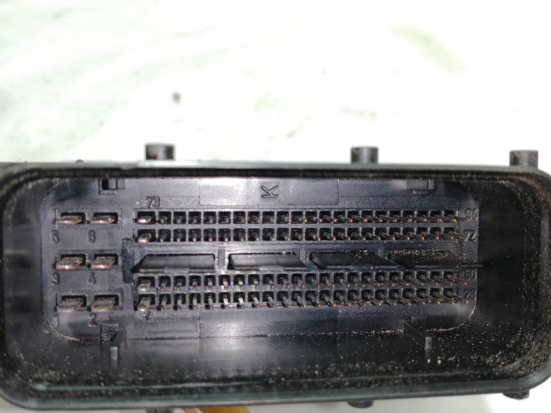 Recambio de centralita motor uce para hyundai i30 classic referencia OEM IAM 0281017208 1039S41592 / 13600197 BOSCH / 391142A411