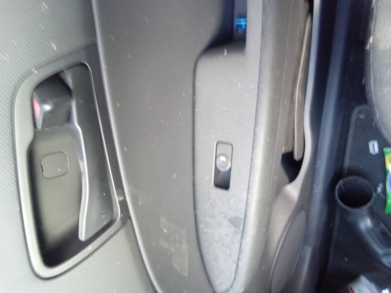 Recambio de mando elevalunas delantero derecho para hyundai i30 classic referencia OEM IAM 935752L011  