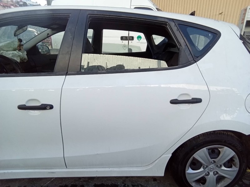 Recambio de puerta trasera izquierda para hyundai i30 classic referencia OEM IAM   