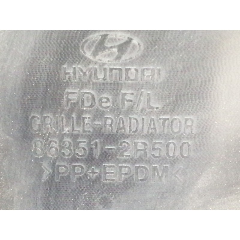 Recambio de rejilla delantera para hyundai i30 classic referencia OEM IAM 863512R500  