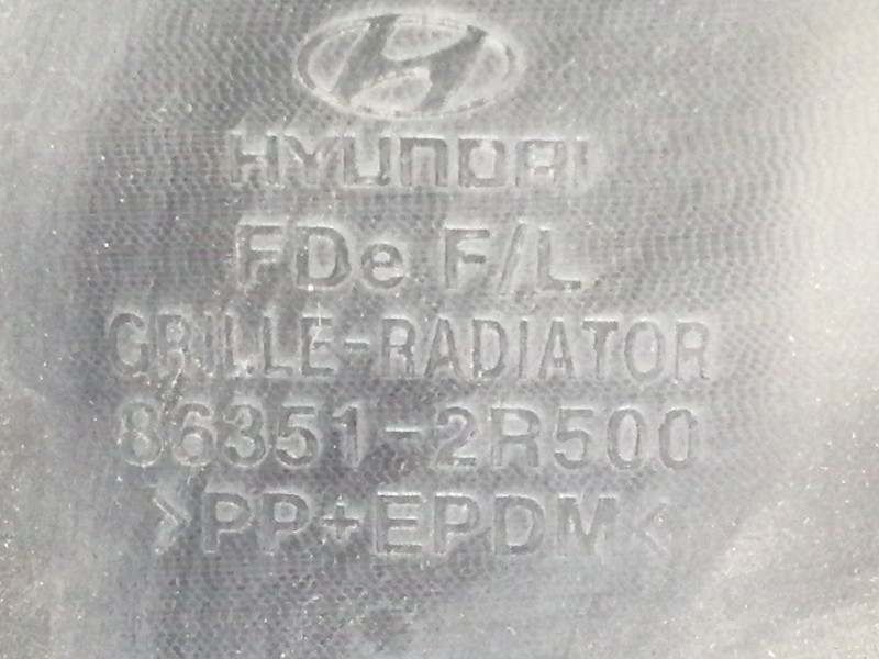 Recambio de rejilla delantera para hyundai i30 classic referencia OEM IAM 863512R500  