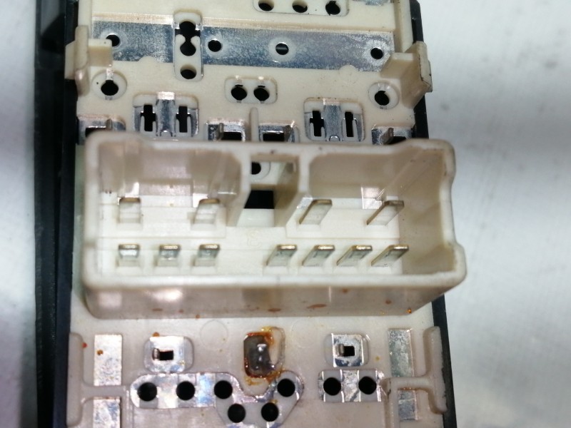 Recambio de mando elevalunas delantero izquierdo para daewoo lanos se referencia OEM IAM 612W10010  