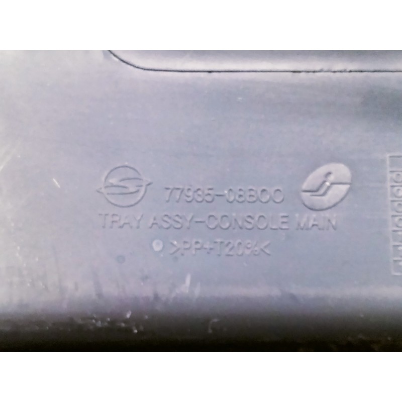 Recambio de apoyabrazos central para ssangyong rexton 2.7 turbodiesel cat referencia OEM IAM 7793508B00 7791008B00 