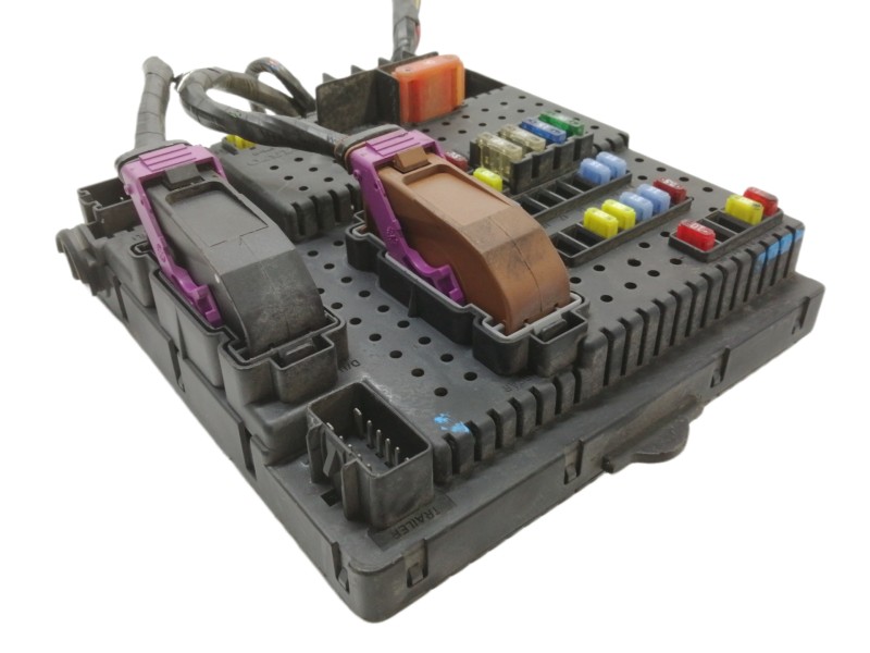 Recambio de caja reles / fusibles para volvo s60 berlina 2.4 d referencia OEM IAM 28017881 30728512 / 00005730495 05W333