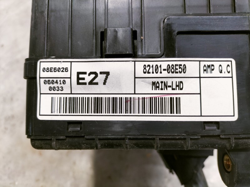 Recambio de caja reles / fusibles para ssangyong rexton 2.7 turbodiesel cat referencia OEM IAM  0210108E50 