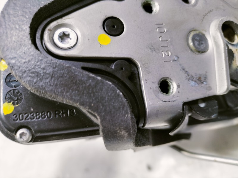 Recambio de cerradura puerta delantera derecha para opel insignia sports tourer 2.0 16v cdti referencia OEM IAM 3023880RH3  