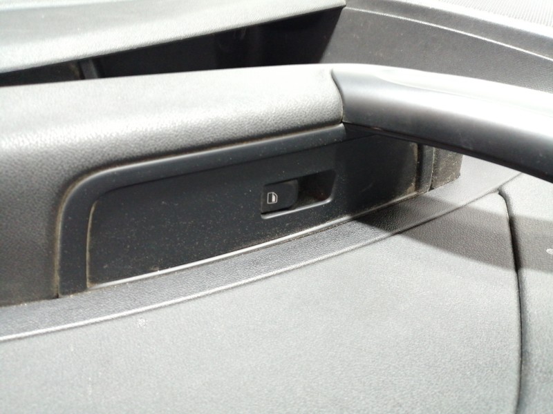 Recambio de guarnecido puerta delantera derecha para audi a1 sportback (8xa) attraction referencia OEM IAM 8X4868110 8X4867178 
