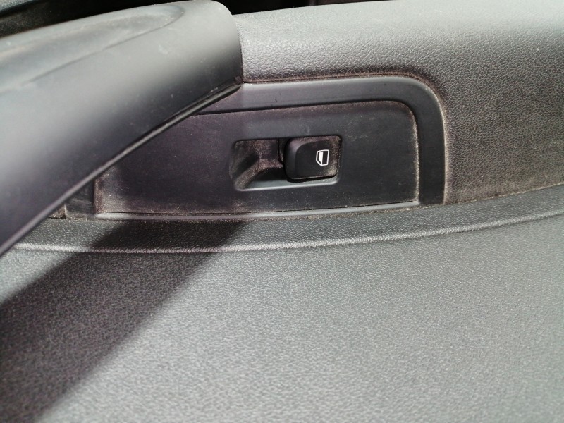 Recambio de guarnecido puerta trasera izquierda para audi a1 sportback (8xa) attraction referencia OEM IAM 8X4867377  