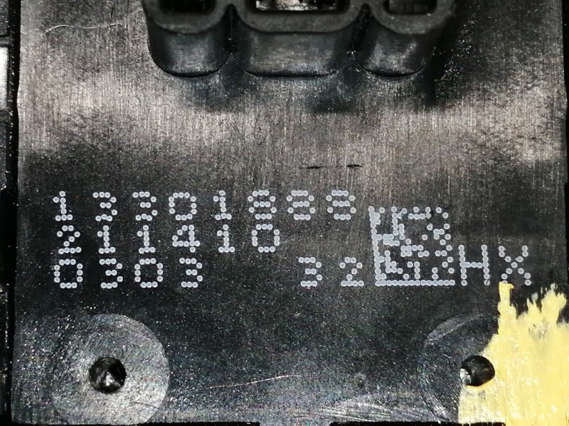 Recambio de mando elevalunas trasero izquierdo para opel insignia sports tourer 2.0 16v cdti referencia OEM IAM 13301888 211410 