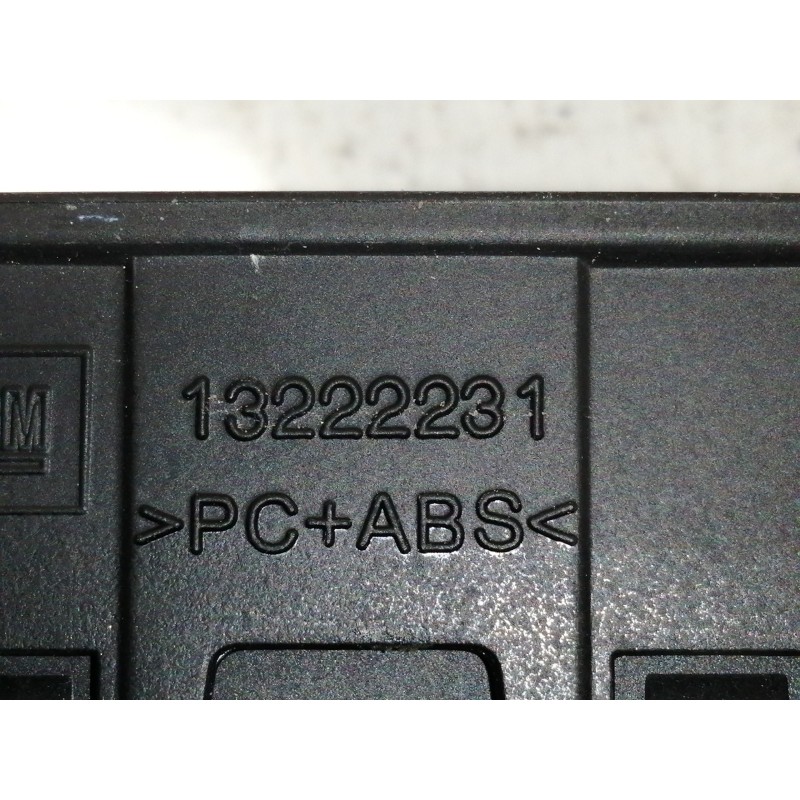 Recambio de mando elevalunas trasero izquierdo para opel insignia sports tourer 2.0 16v cdti referencia OEM IAM 13301888 211410 