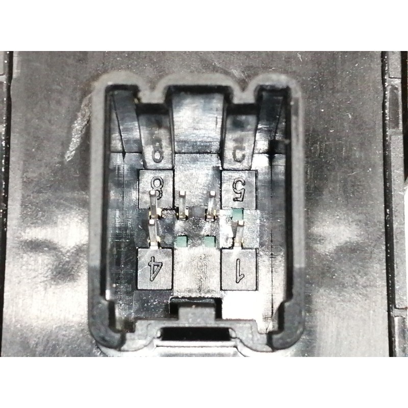 Recambio de mando elevalunas trasero izquierdo para opel insignia sports tourer 2.0 16v cdti referencia OEM IAM 13301888 211410 