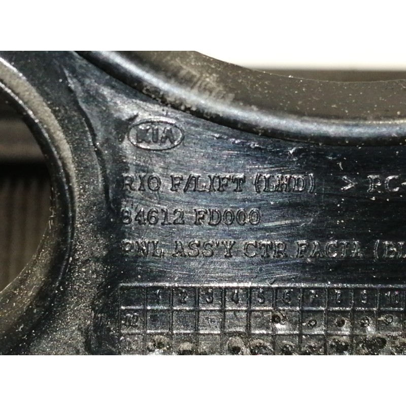 Recambio de moldura para kia rio ls berlina referencia OEM IAM 84612FD000  