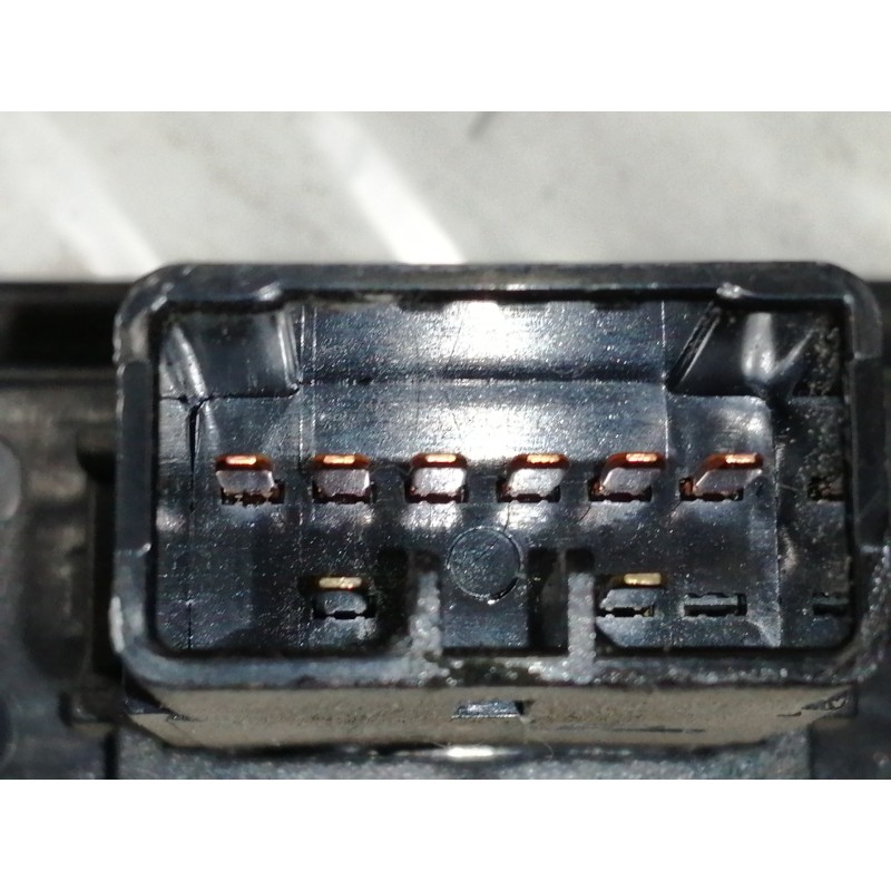 Recambio de moldura para kia rio ls berlina referencia OEM IAM 84612FD000  