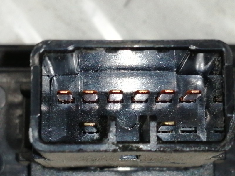 Recambio de moldura para kia rio ls berlina referencia OEM IAM 84612FD000  