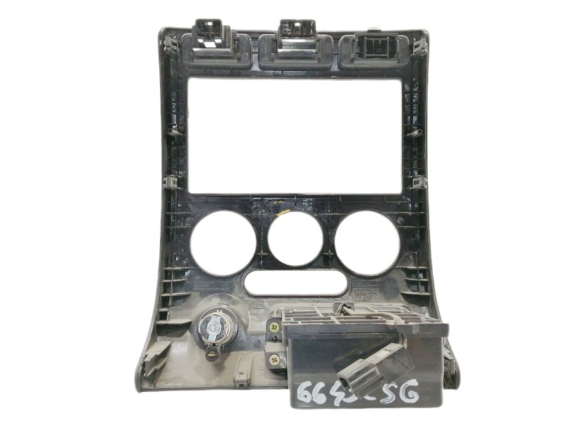 Recambio de moldura para kia rio ls berlina referencia OEM IAM 84612FD000  