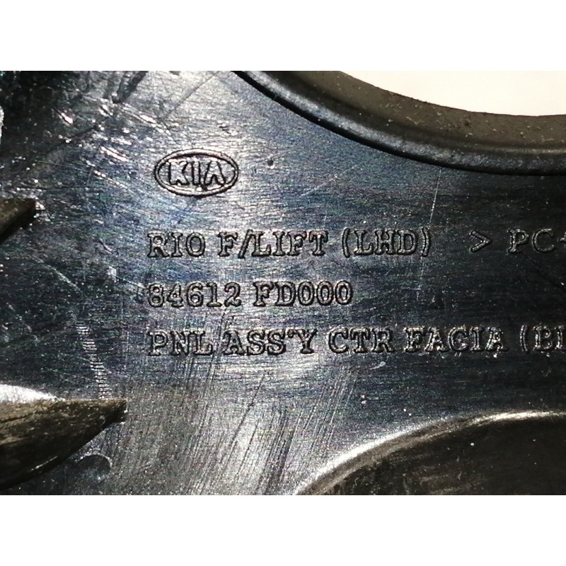 Recambio de moldura para kia rio ls berlina referencia OEM IAM 84612FD000  