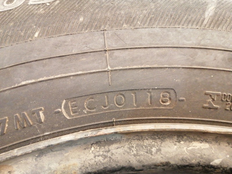 Recambio de neumatico repuesto para mitsubishi l 200 (ka0/kb0) cabina doble invite 4x4 referencia OEM IAM 16´´YOKOHAMA 245/70 R1