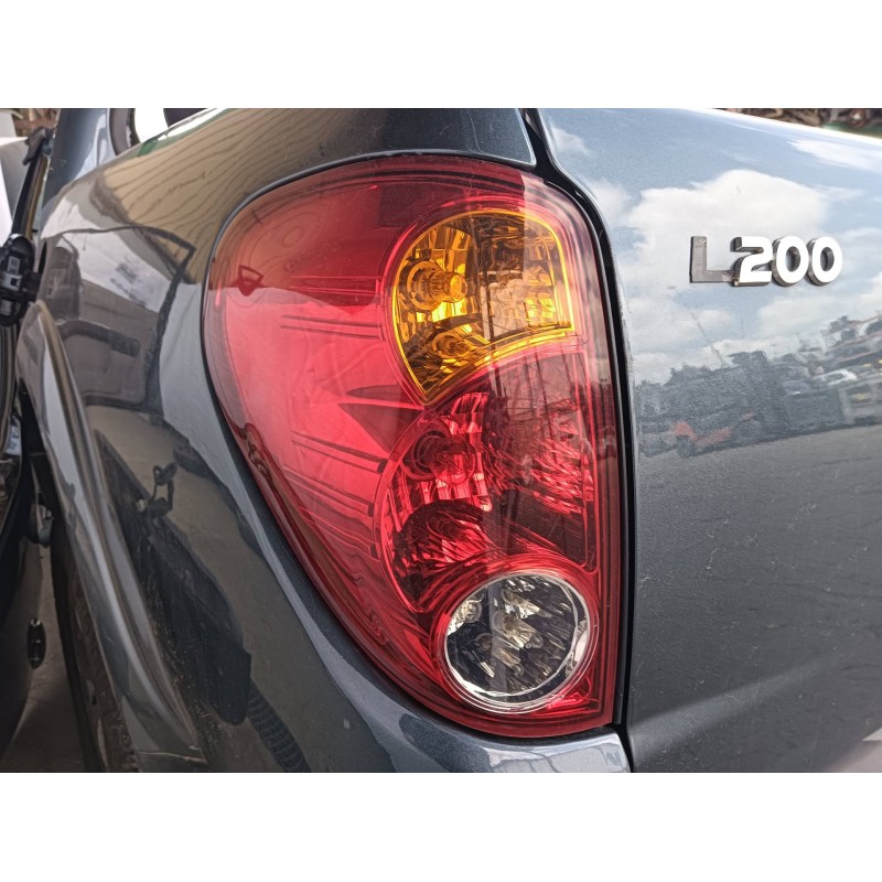 Recambio de piloto trasero izquierdo para mitsubishi l 200 (ka0/kb0) cabina doble invite 4x4 referencia OEM IAM 22016639  