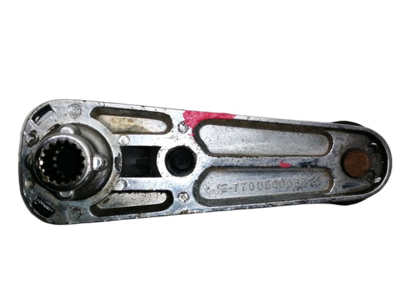 Recambio de maneta elevalunas delantera derecha para renault 6 r6 referencia OEM IAM 77005000831  