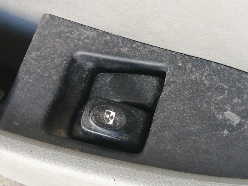 Recambio de puerta delantera derecha para renault kangoo (f/kc0) authentique referencia OEM IAM COMPLETA  