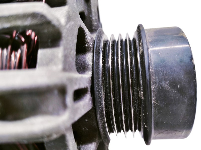 Recambio de alternador para toyota yaris active referencia OEM IAM 270600Y270  