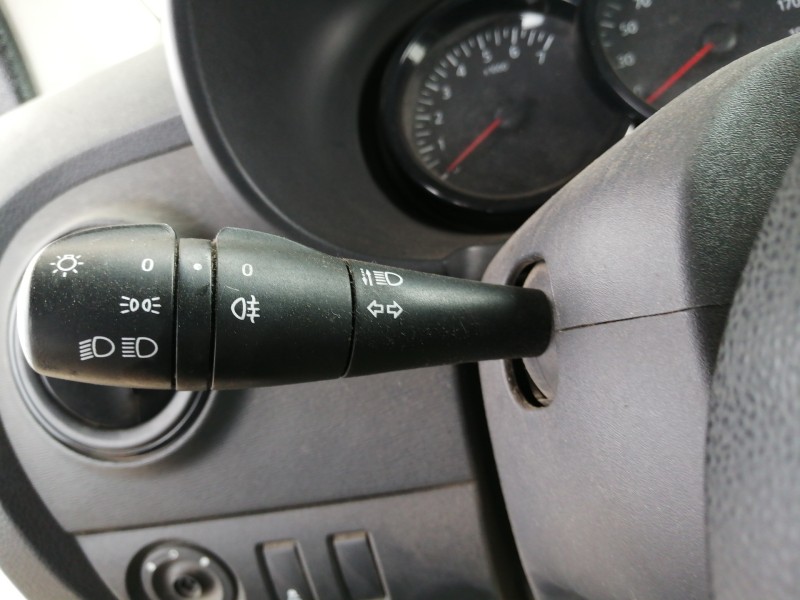 Recambio de mando multifuncion para dacia dokker access referencia OEM IAM   