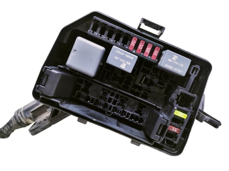 Recambio de caja reles / fusibles para toyota yaris active referencia OEM IAM 826620D321  