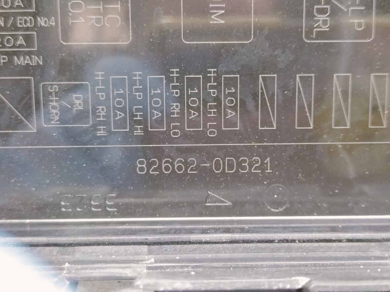 Recambio de caja reles / fusibles para toyota yaris active referencia OEM IAM 826620D321  