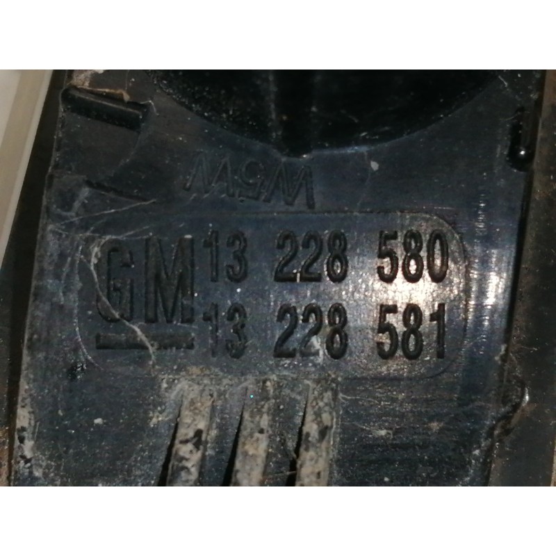 Recambio de piloto lateral izquierdo para opel astra h berlina cosmo referencia OEM IAM 13228580 13228581 
