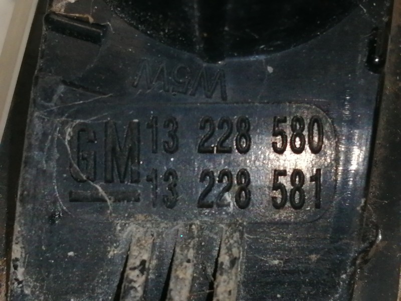 Recambio de piloto lateral izquierdo para opel astra h berlina cosmo referencia OEM IAM 13228580 13228581 