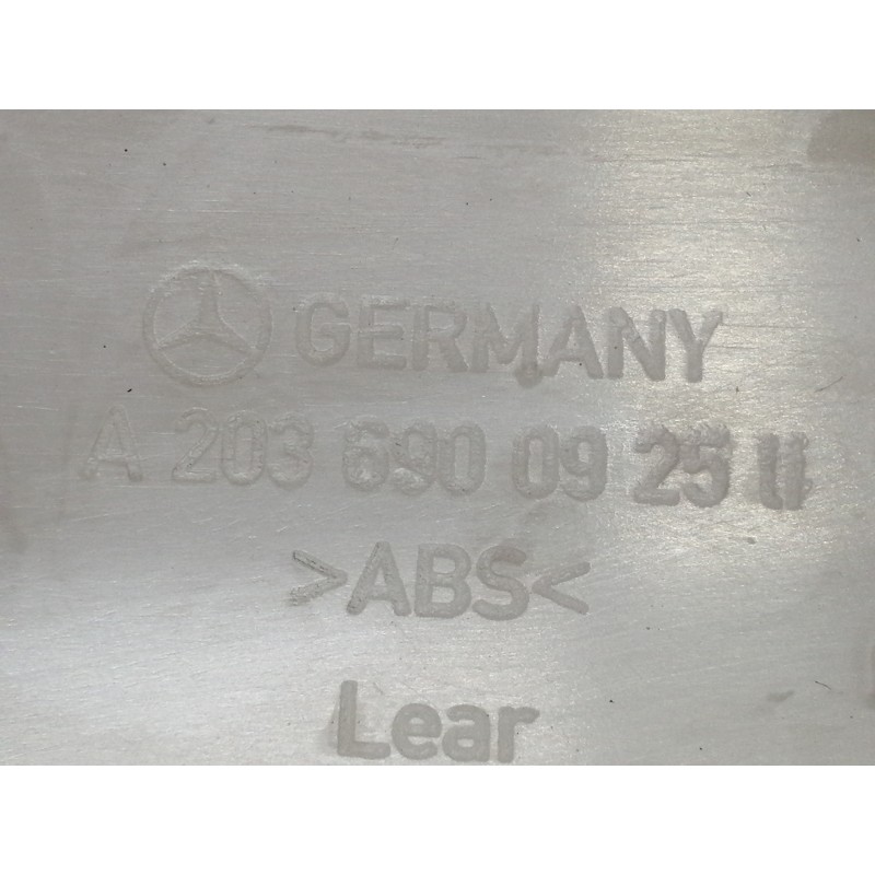Recambio de moldura para mercedes-benz clase c (w203) berlina 270 cdi (203.016) referencia OEM IAM A2036900925LI  