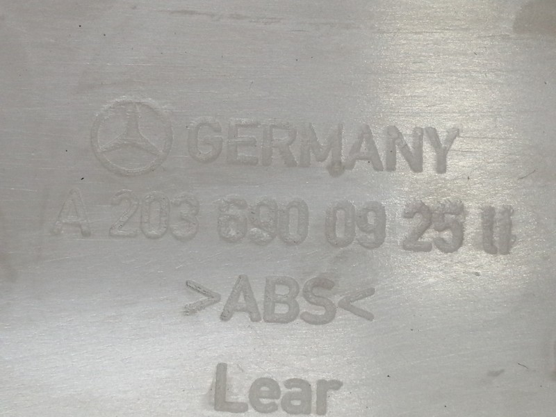 Recambio de moldura para mercedes-benz clase c (w203) berlina 270 cdi (203.016) referencia OEM IAM A2036900925LI  