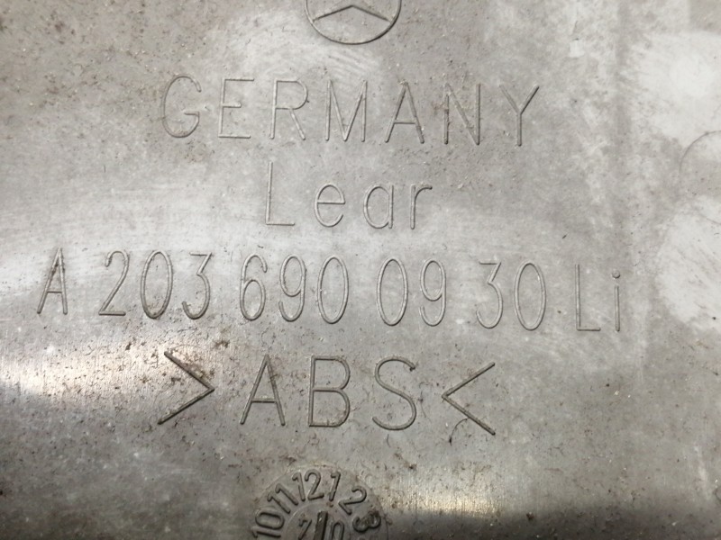 Recambio de moldura para mercedes-benz clase c (w203) berlina 270 cdi (203.016) referencia OEM IAM A2036901540 A2036900930LI A20