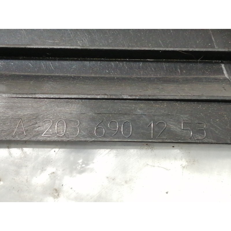 Recambio de moldura para mercedes-benz clase c (w203) berlina 270 cdi (203.016) referencia OEM IAM A2036901253  