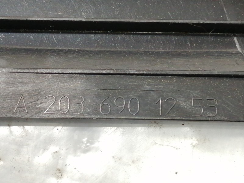 Recambio de moldura para mercedes-benz clase c (w203) berlina 270 cdi (203.016) referencia OEM IAM A2036901253  