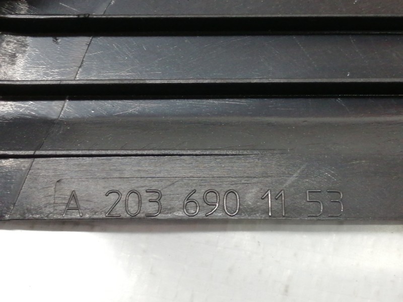 Recambio de moldura para mercedes-benz clase c (w203) berlina 270 cdi (203.016) referencia OEM IAM A2036901153  