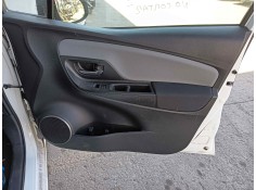 Recambio de guarnecido puerta delantera derecha para toyota yaris active referencia OEM IAM 677630D130 676100DK20C5  2